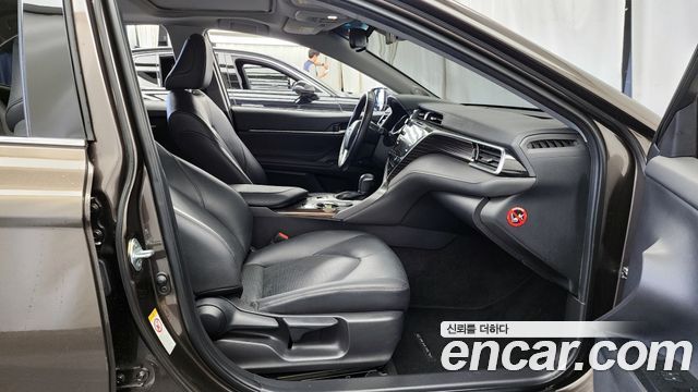 Toyota Camry (XV70) 2.5 XLE Hybrid 2018 — фото 11