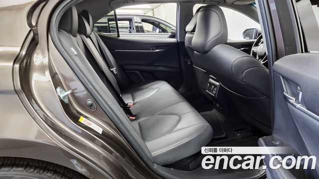 Toyota Camry (XV70) 2.5 XLE Hybrid 2018 — фото 12