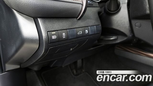 Toyota Camry (XV70) 2.5 XLE Hybrid 2018 — фото 16