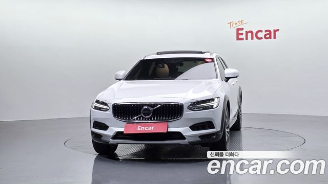 Volvo V90 Cross Country B5 Pro AWD 2021 — фото 3