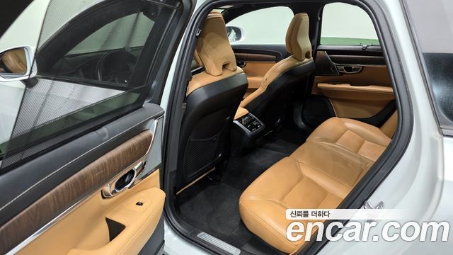 Volvo V90 Cross Country B5 Pro AWD 2021 — фото 16