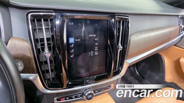 Volvo V90 Cross Country B5 Pro AWD 2021 — фото 18