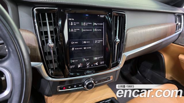 Volvo V90 Cross Country B5 Pro AWD 2021 — фото 19