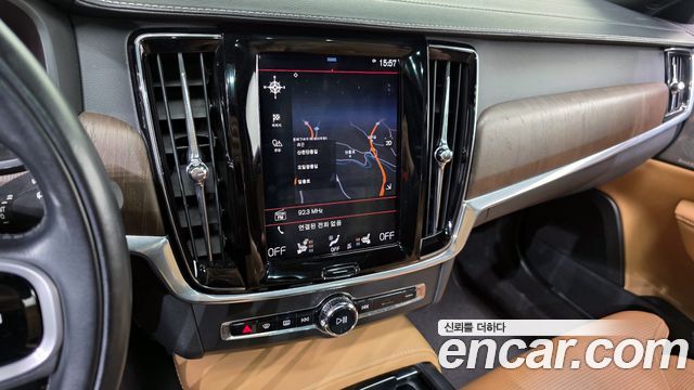 Volvo V90 Cross Country B5 Pro AWD 2021 — фото 20