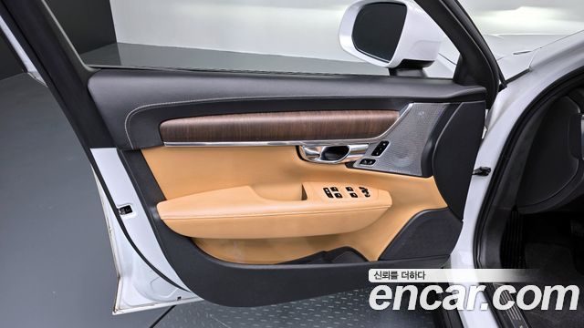 Volvo V90 Cross Country B5 Pro AWD 2021 — фото 30