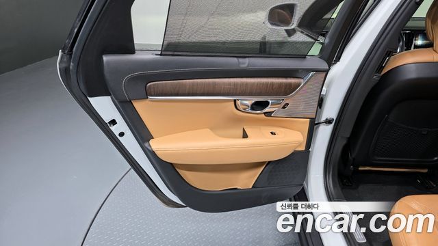 Volvo V90 Cross Country B5 Pro AWD 2021 — фото 31