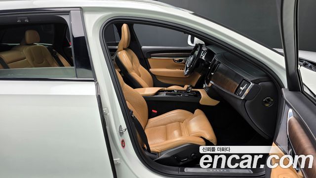 Volvo V90 Cross Country B5 Pro AWD 2021 — фото 32