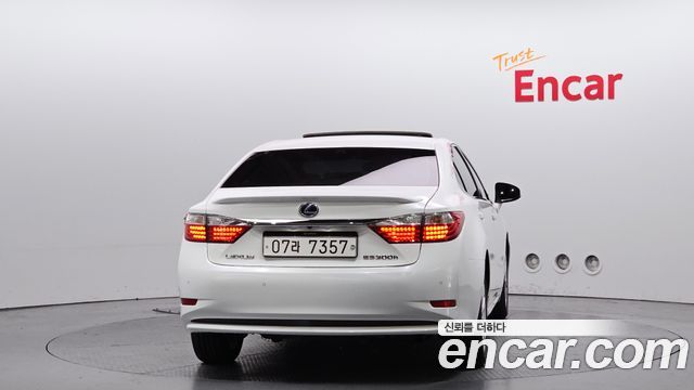 Lexus ES300h Supreme XV60 2014 — фото 4