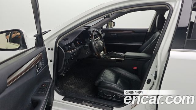 Lexus ES300h Supreme XV60 2014 — фото 10