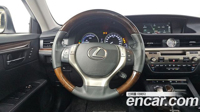 Lexus ES300h Supreme XV60 2014 — фото 11