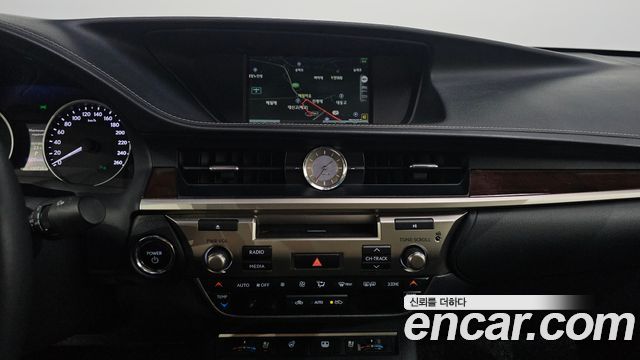 Lexus ES300h Supreme XV60 2014 — фото 12