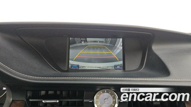 Lexus ES300h Supreme XV60 2014 — фото 13