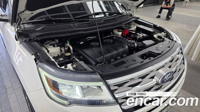 Ford Explorer 2.3 Limited 4WD 5th 2018 — фото 6