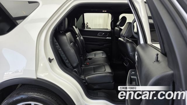 Ford Explorer 2.3 Limited 4WD 5th 2018 — фото 12