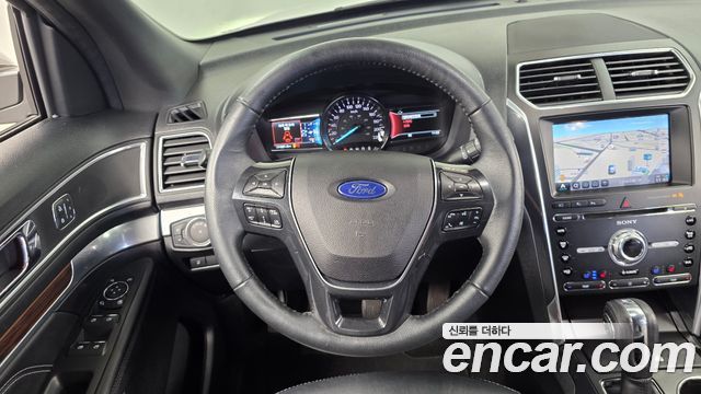 Ford Explorer 2.3 Limited 4WD 5th 2018 — фото 13