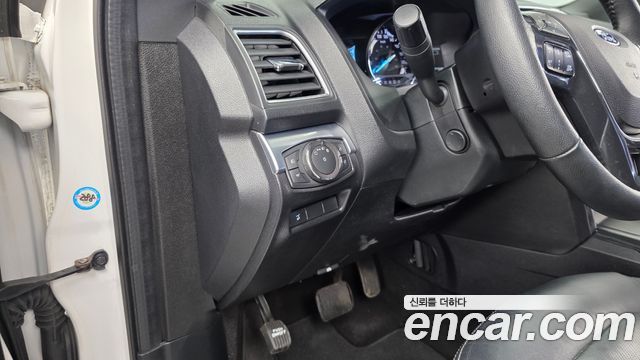 Ford Explorer 2.3 Limited 4WD 5th 2018 — фото 17