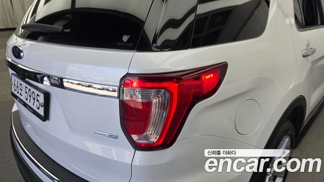 Ford Explorer 2.3 Limited 4WD 5th 2018 — фото 23