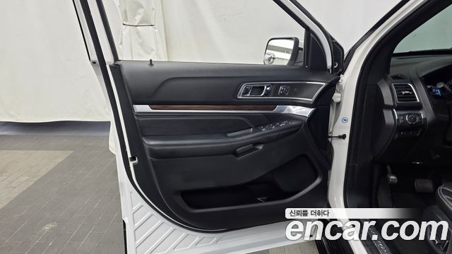 Ford Explorer 2.3 Limited 4WD 5th 2018 — фото 24