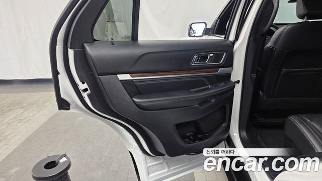 Ford Explorer 2.3 Limited 4WD 5th 2018 — фото 25