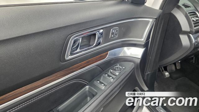 Ford Explorer 2.3 Limited 4WD 5th 2018 — фото 34