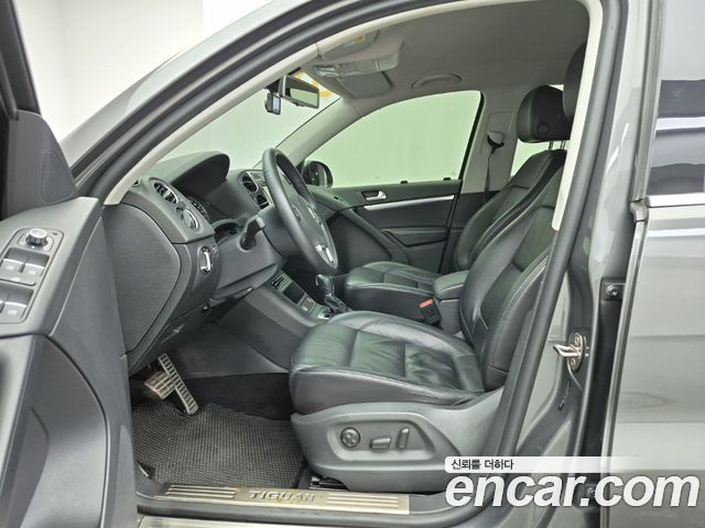 Volkswagen Tiguan 2.0 TDI Comfort 5N 2014 — фото 15