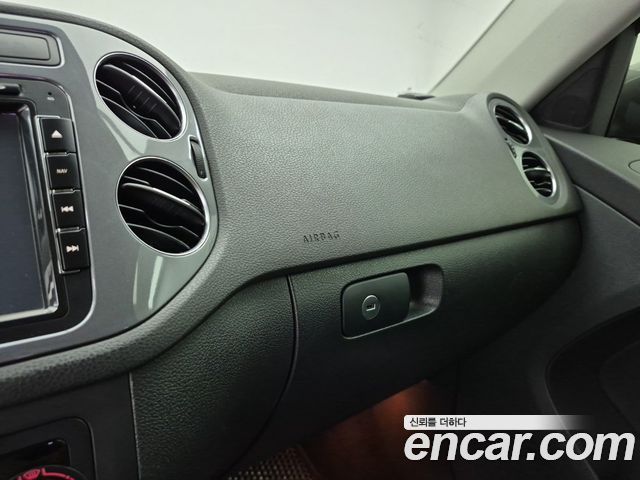 Volkswagen Tiguan 2.0 TDI Comfort 5N 2014 — фото 18