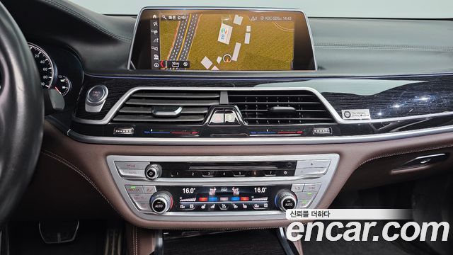 BMW 7 Series (G11) 740e iPerformance M Sport 2019 — фото 15