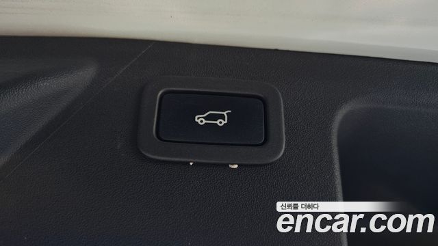 Land Rover Discovery Sport 2.0 TD4 HSE Luxury 2018 — фото 17