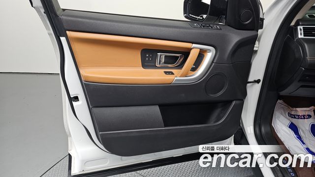 Land Rover Discovery Sport 2.0 TD4 HSE Luxury 2018 — фото 24