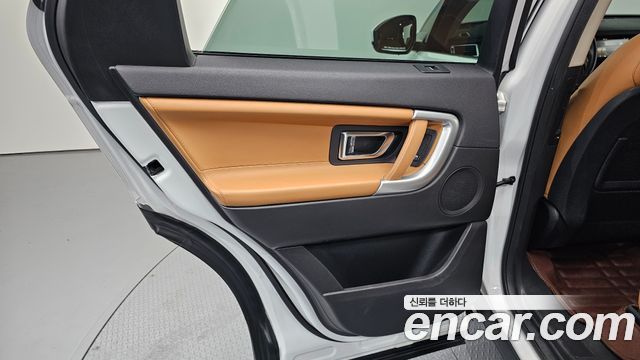 Land Rover Discovery Sport 2.0 TD4 HSE Luxury 2018 — фото 25