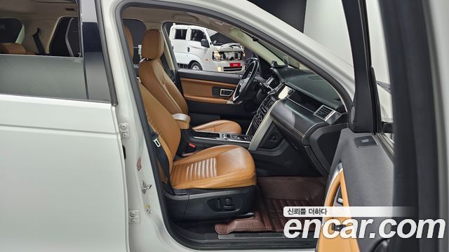 Land Rover Discovery Sport 2.0 TD4 HSE Luxury 2018 — фото 26
