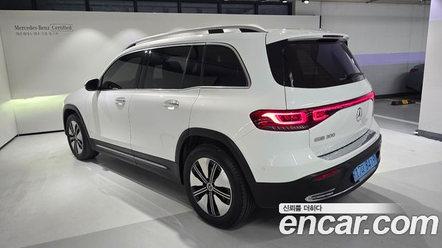 Mercedes-Benz EQB (X243) EQB300 4MATIC 2024 — фото 3