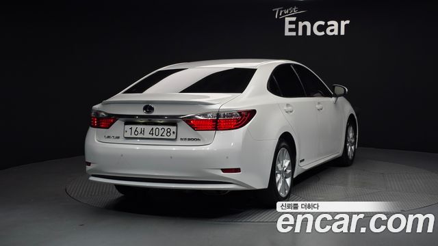 Lexus ES300h Supreme XV60 2014 — фото 2