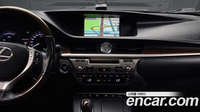 Lexus ES300h Supreme XV60 2014 — фото 11
