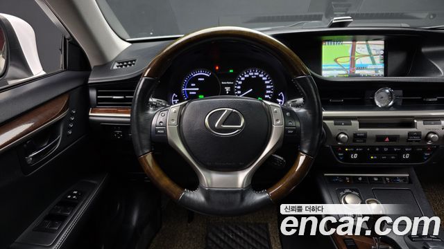 Lexus ES300h Supreme XV60 2014 — фото 12