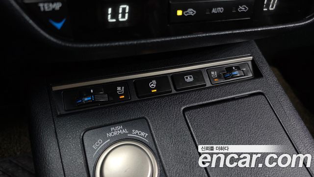 Lexus ES300h Supreme XV60 2014 — фото 17