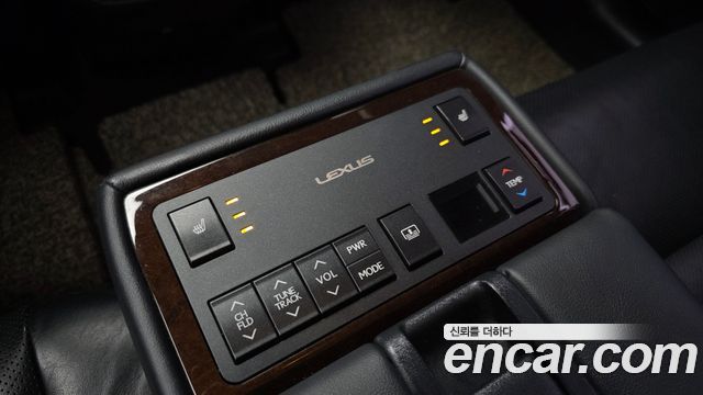 Lexus ES300h Supreme XV60 2014 — фото 18