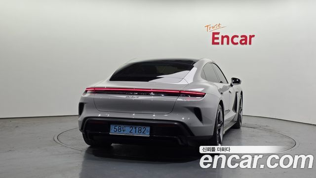Porsche Taycan Turbo S 2025 — фото 4