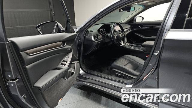 Honda Accord (X) 2.0 Hybrid Touring 2021 — фото 10