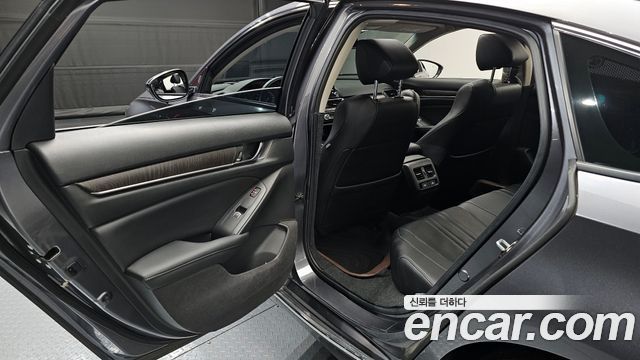 Honda Accord (X) 2.0 Hybrid Touring 2021 — фото 12