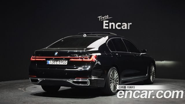 BMW 7 Series (G11) 740Li xDrive Design Pure Excellence 2021 — фото 2