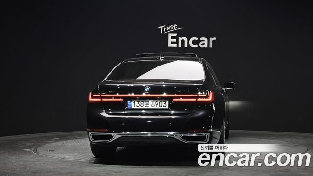 BMW 7 Series (G11) 740Li xDrive Design Pure Excellence 2021 — фото 4