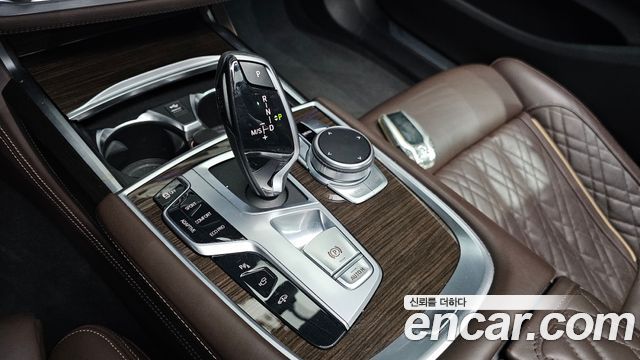 BMW 7 Series (G11) 740Li xDrive Design Pure Excellence 2021 — фото 9