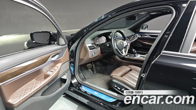 BMW 7 Series (G11) 740Li xDrive Design Pure Excellence 2021 — фото 10