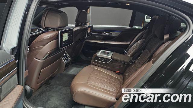 BMW 7 Series (G11) 740Li xDrive Design Pure Excellence 2021 — фото 11