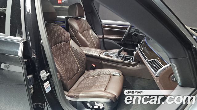 BMW 7 Series (G11) 740Li xDrive Design Pure Excellence 2021 — фото 12