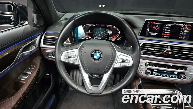 BMW 7 Series (G11) 740Li xDrive Design Pure Excellence 2021 — фото 13
