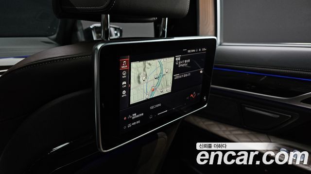 BMW 7 Series (G11) 740Li xDrive Design Pure Excellence 2021 — фото 18