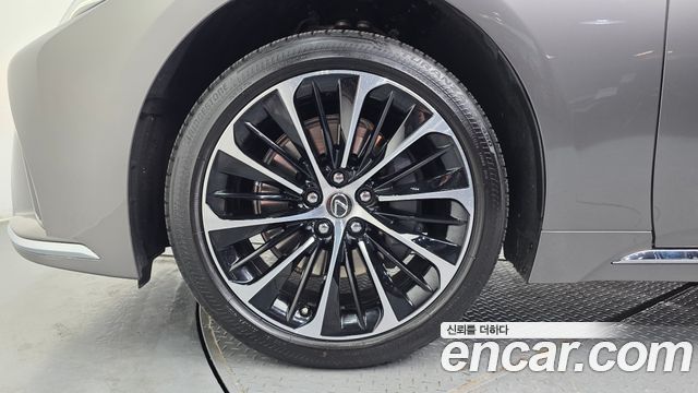 Lexus LS500 (V) 3.5 Luxury AWD 2021 — фото 5