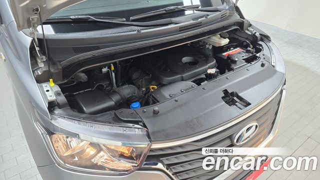 Hyundai Grand Starex Van 5-Seater Modern 2021 — фото 6
